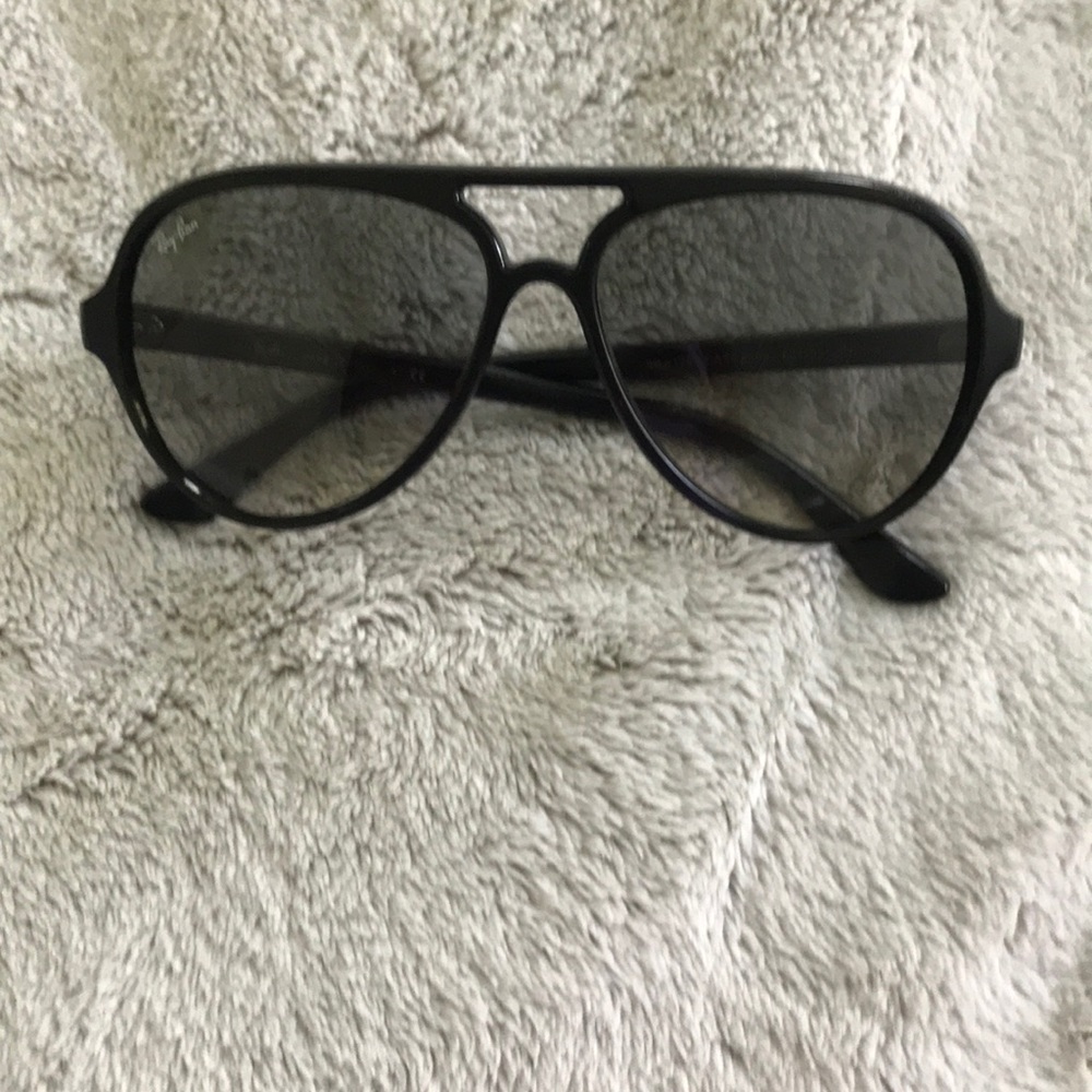 Black ray ban sunglasses - Picture 1 of 2